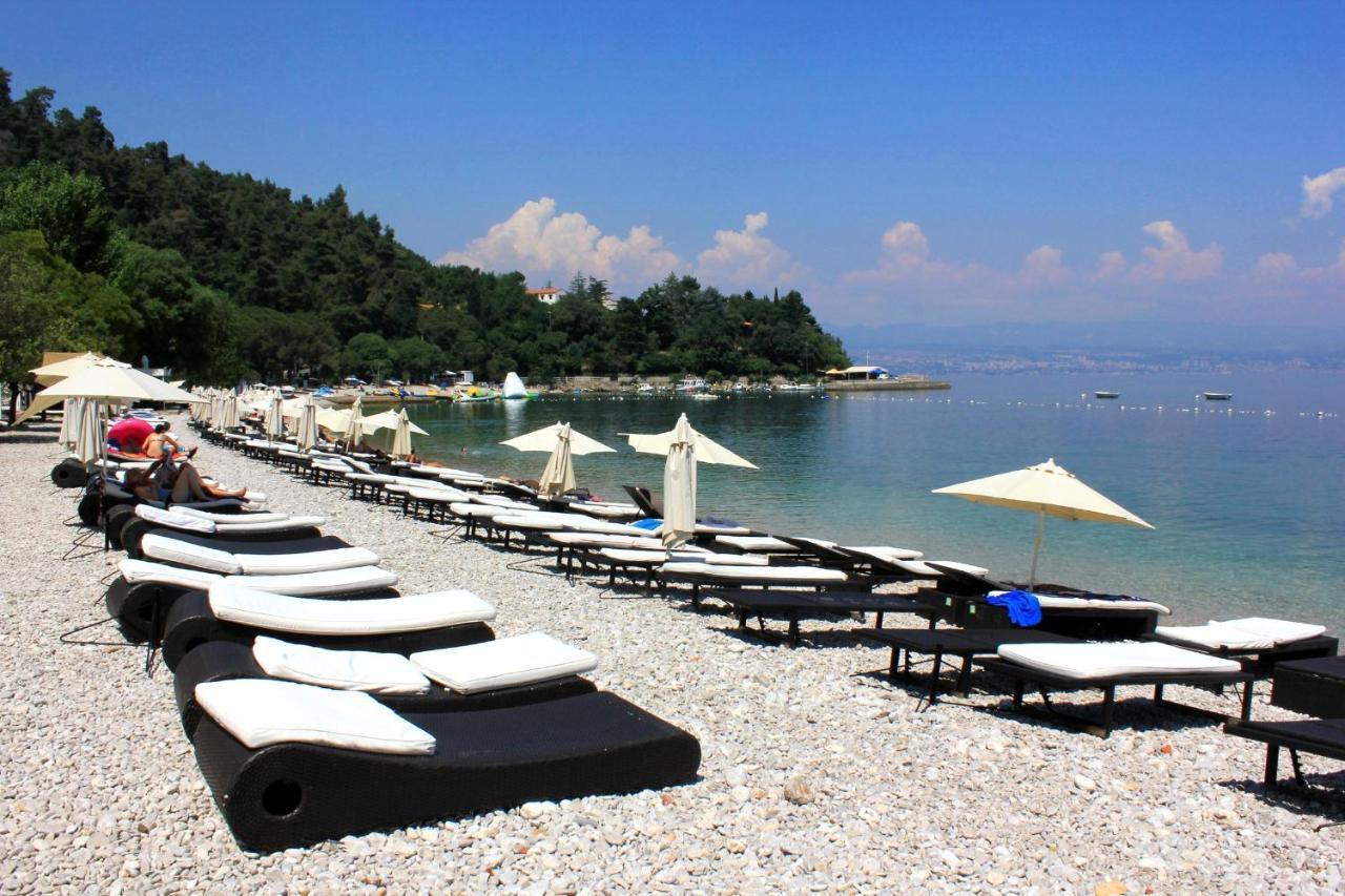 Apartments By The Sea Medveja, Opatija - 7720 Lovran Ngoại thất bức ảnh