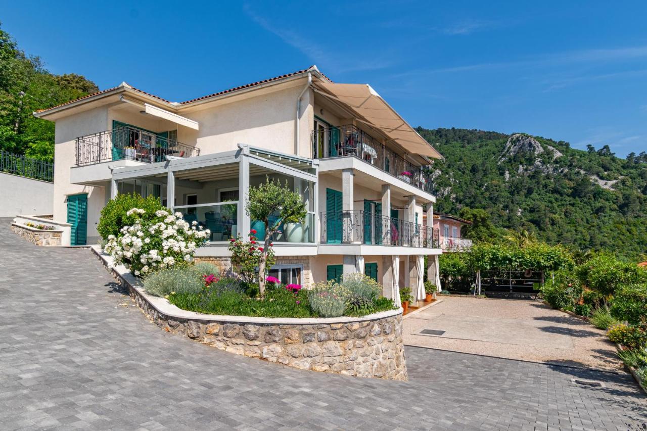 Apartments By The Sea Medveja, Opatija - 7720 Lovran Ngoại thất bức ảnh