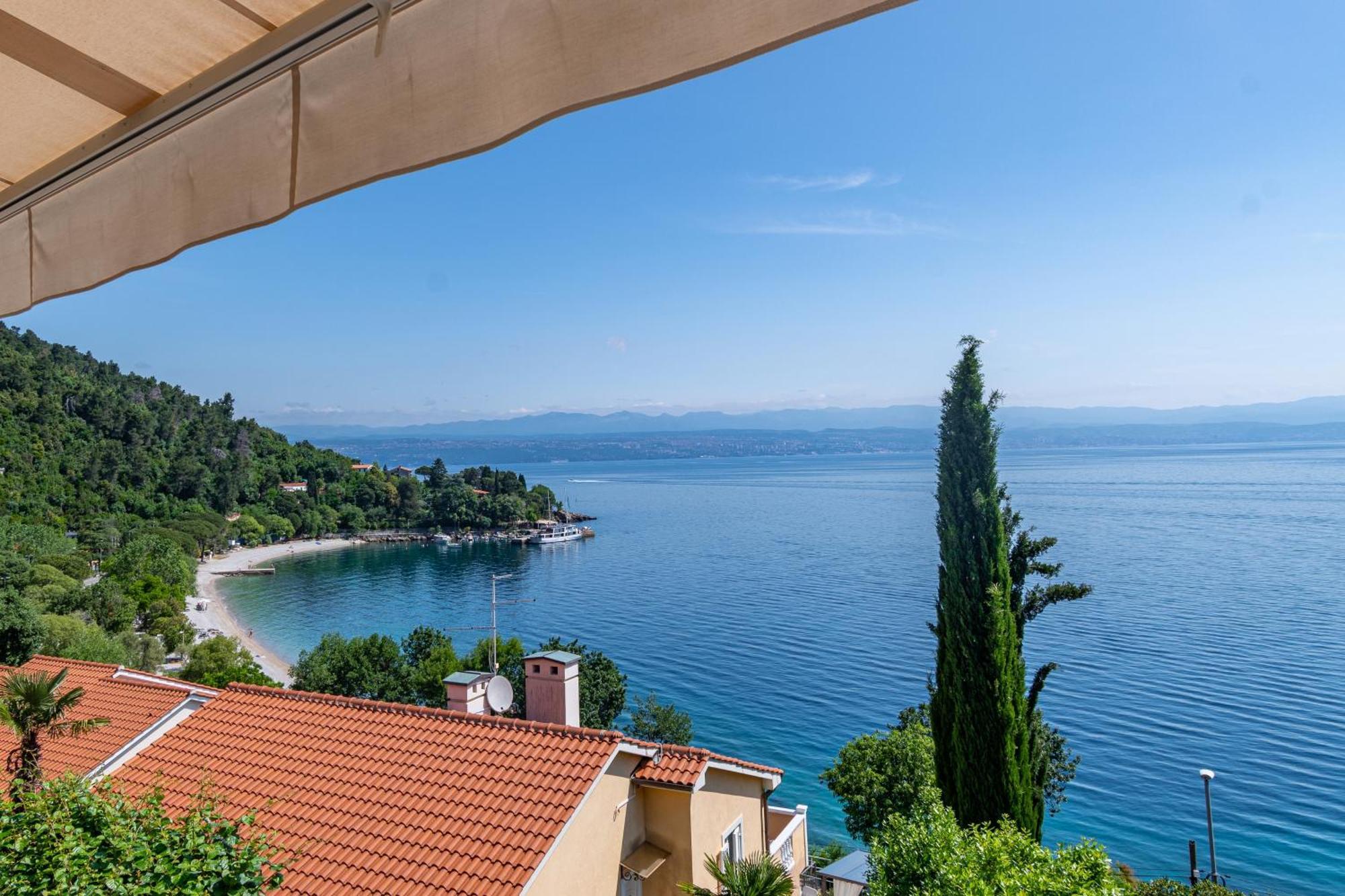 Apartments By The Sea Medveja, Opatija - 7720 Lovran Ngoại thất bức ảnh