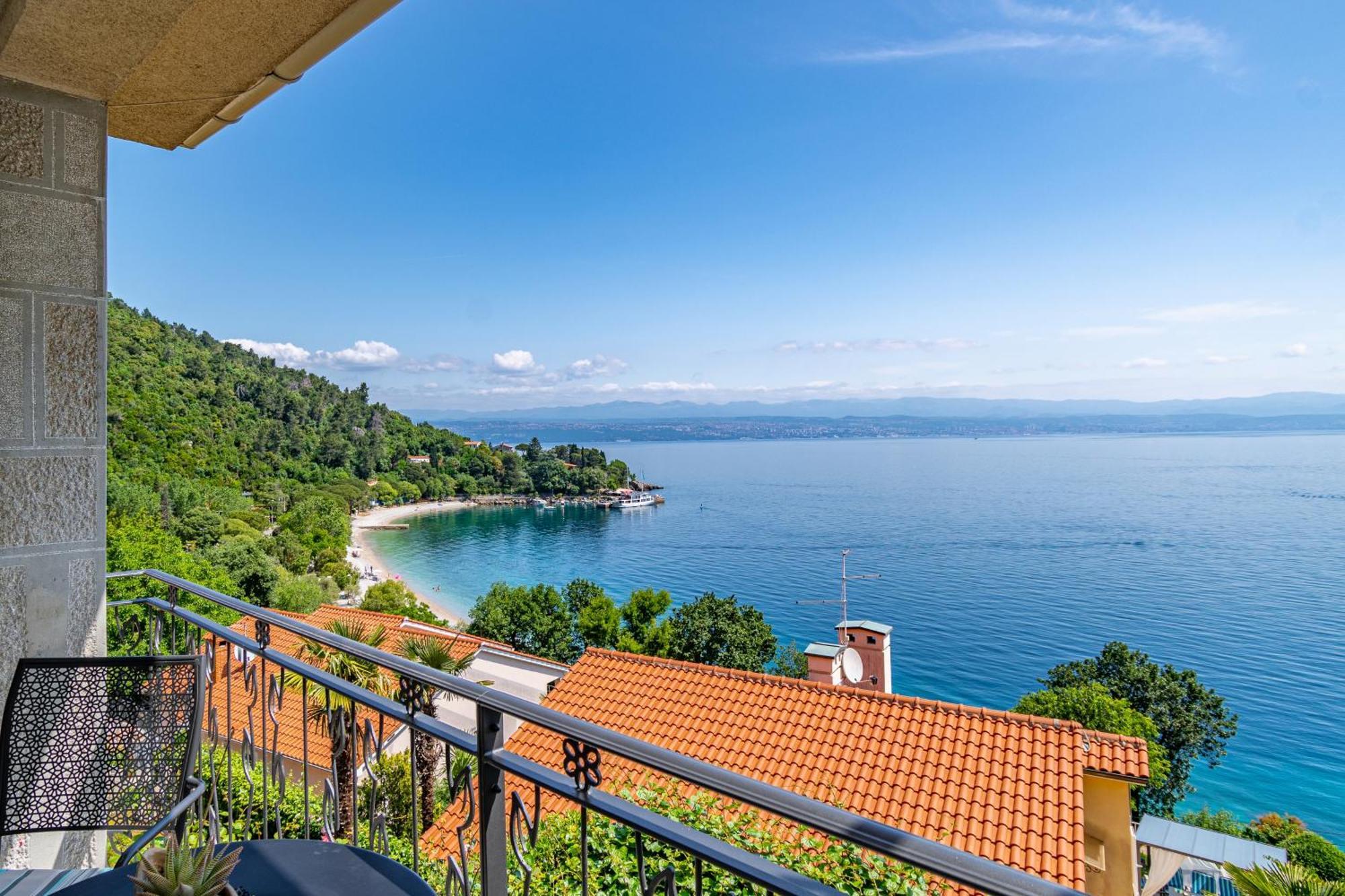 Apartments By The Sea Medveja, Opatija - 7720 Lovran Ngoại thất bức ảnh