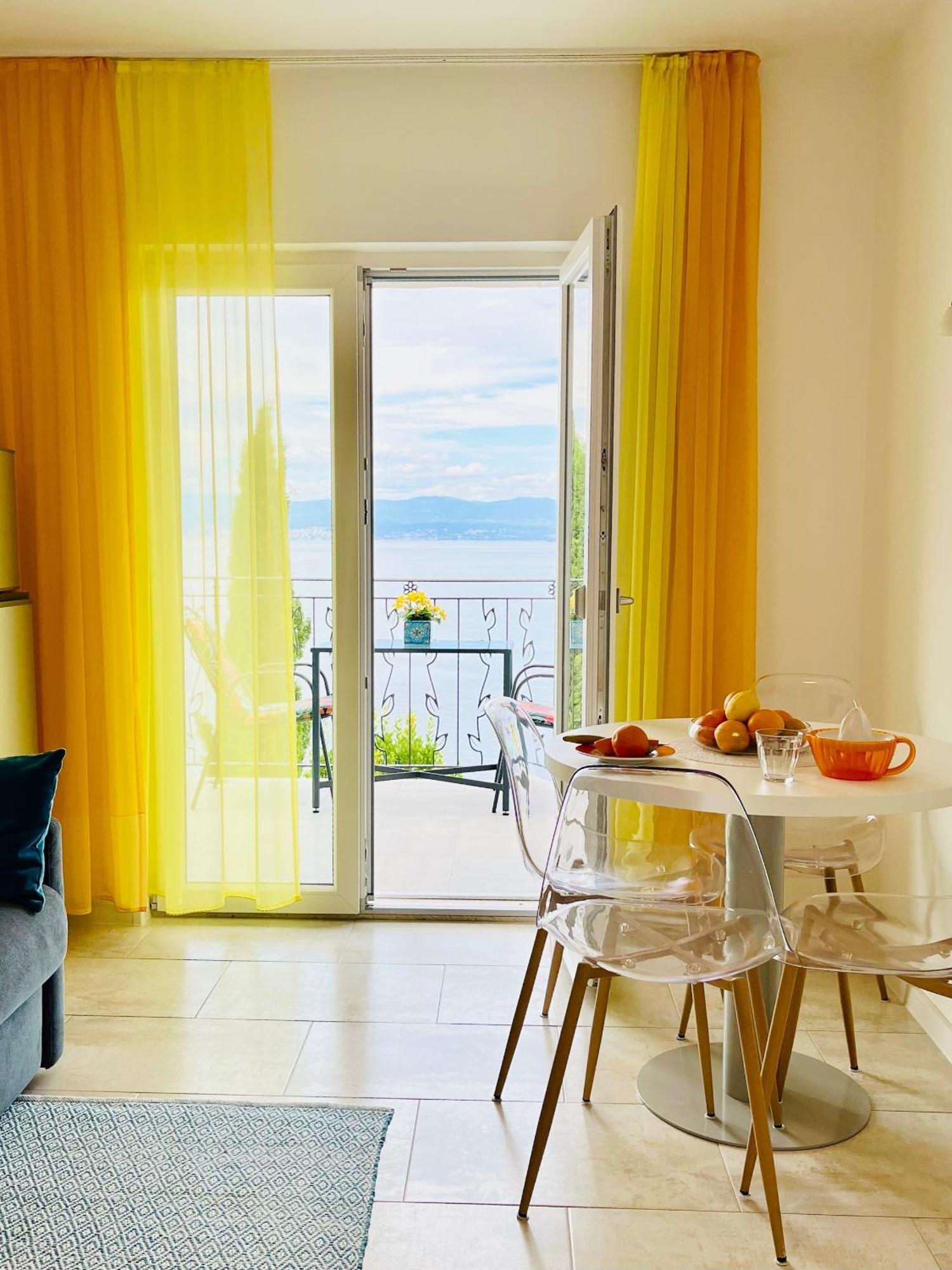 Apartments By The Sea Medveja, Opatija - 7720 Lovran Ngoại thất bức ảnh