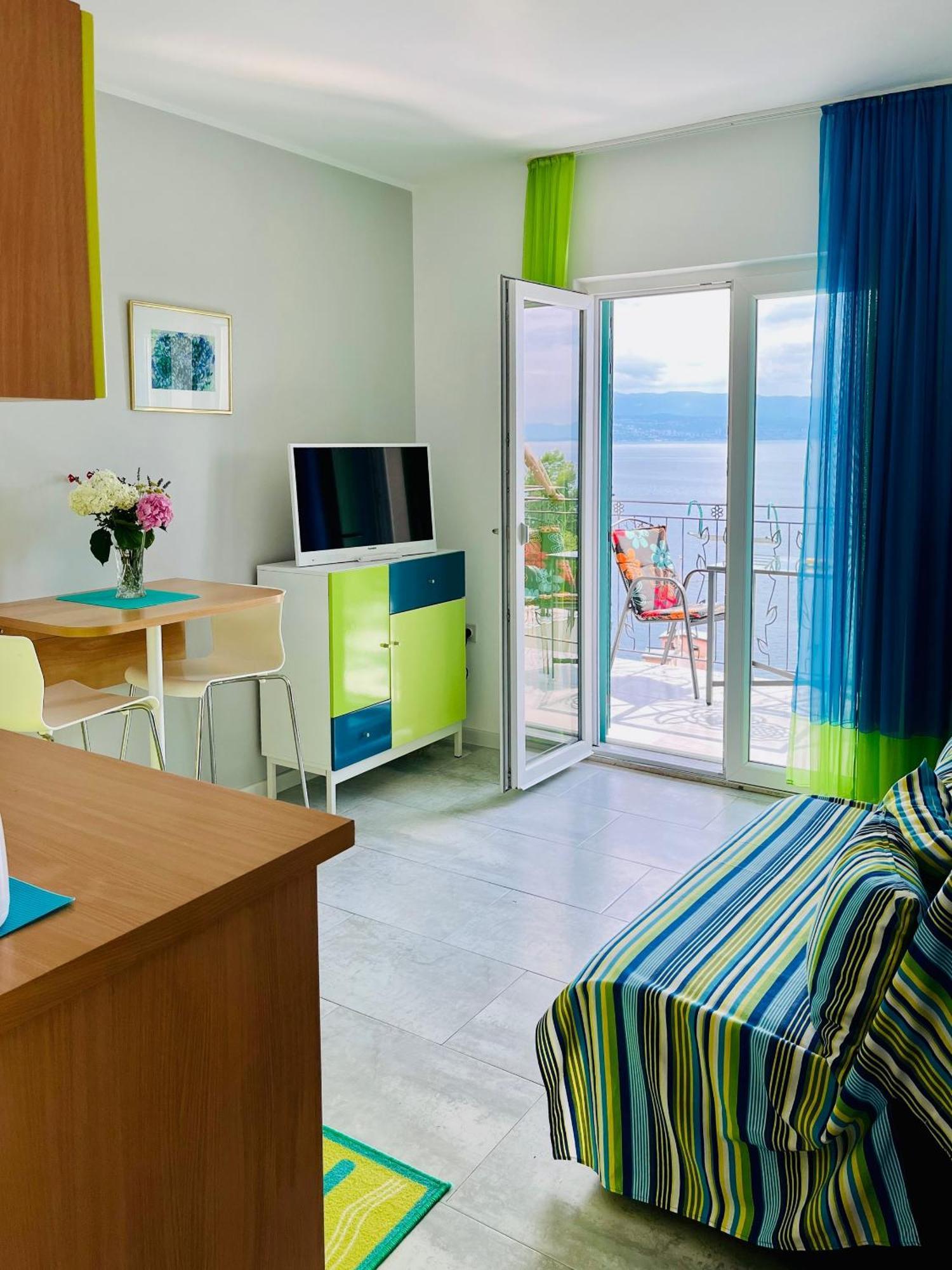 Apartments By The Sea Medveja, Opatija - 7720 Lovran Ngoại thất bức ảnh